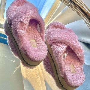 UGG WOMEN'S FUZZ SUGAR CROSS SLIDE SUSTAINABLE SLIPPERS - NWOB